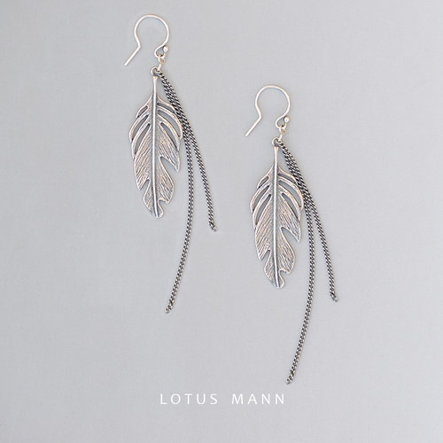 自由羽翼 羽毛摇曳925银耳环 Lotus Mann - 图0