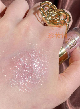 这眼影一定是眼睛涂满了星星吧！