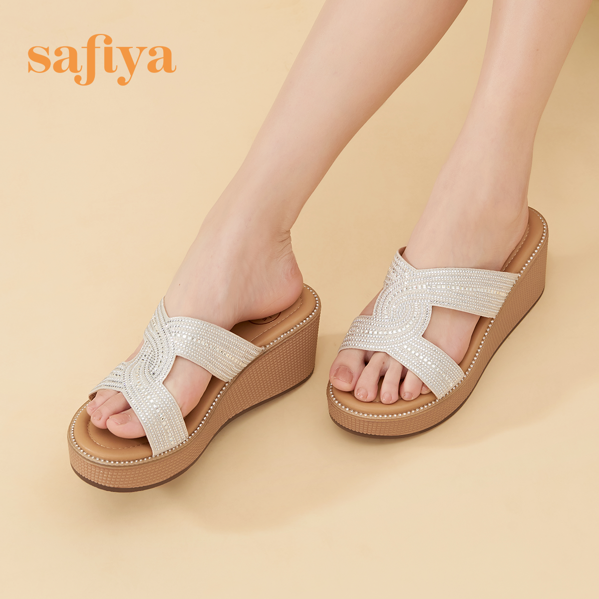 Safiya/索菲娅夏季新品闲适假日钻带厚底休闲坡跟凉拖鞋-图1