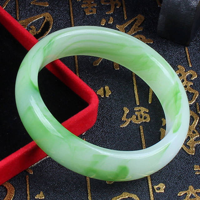Natural jade bracelet 10x1 jade loss elegant women