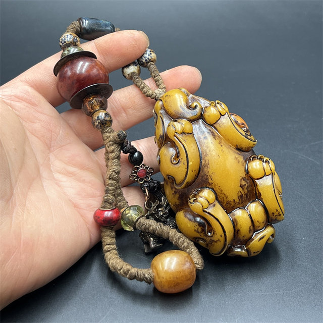 Antiques and miscellaneous items, retro patina, imitation Shoushan stone, Pixiu and auspicious beast, handicrafts, handmade Five Emperors coins, handle rope
