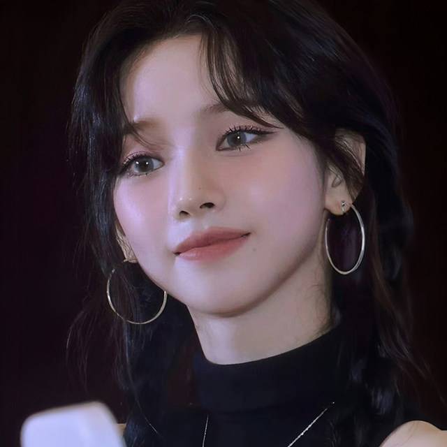 Moving earrings Ning Yizhuo's same style large plain earrings