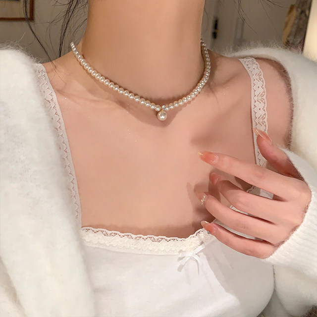 Miss Charlotte's elegant double-sided zirconium pearl necklace