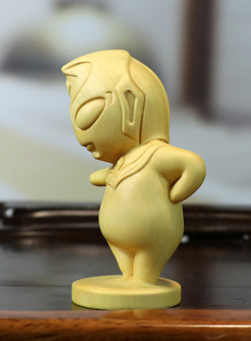 黄杨木雕刻戴拿奥特曼手把件摆件