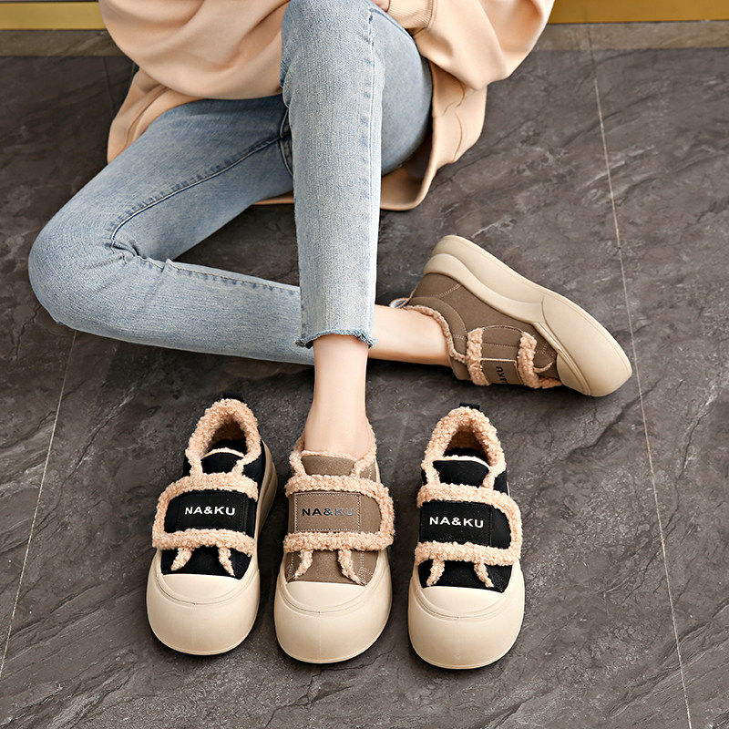 踩屎感加绒保暖女鞋2025新款冬季防滑运动棉鞋魔术贴羊羔毛绒板鞋 - 图3