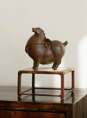 品质沉香木，手工雕刻唐马