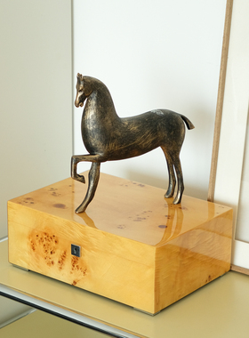 手工刷银骏马，优质天然树脂