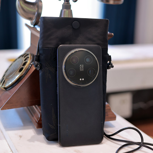 Mobile phone bag women's small crossbody bag 2025 new Chinese style splicing lightweight street style versatile shoulder crossbody bag