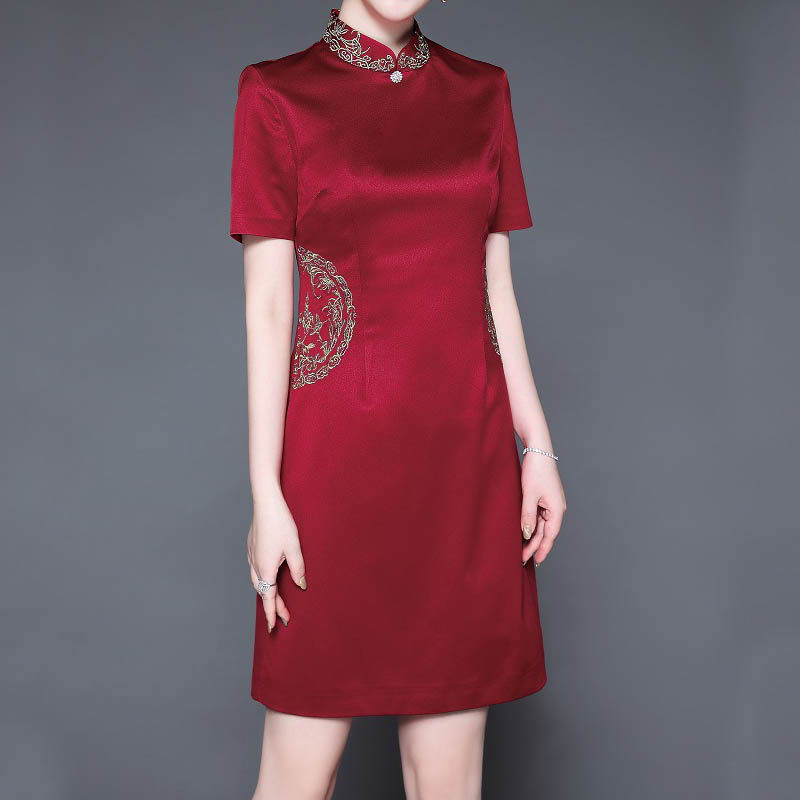 酒红色旗袍妈妈婚宴装2024新款高档高贵洋气婚礼宴会喜庆婆婆喜服