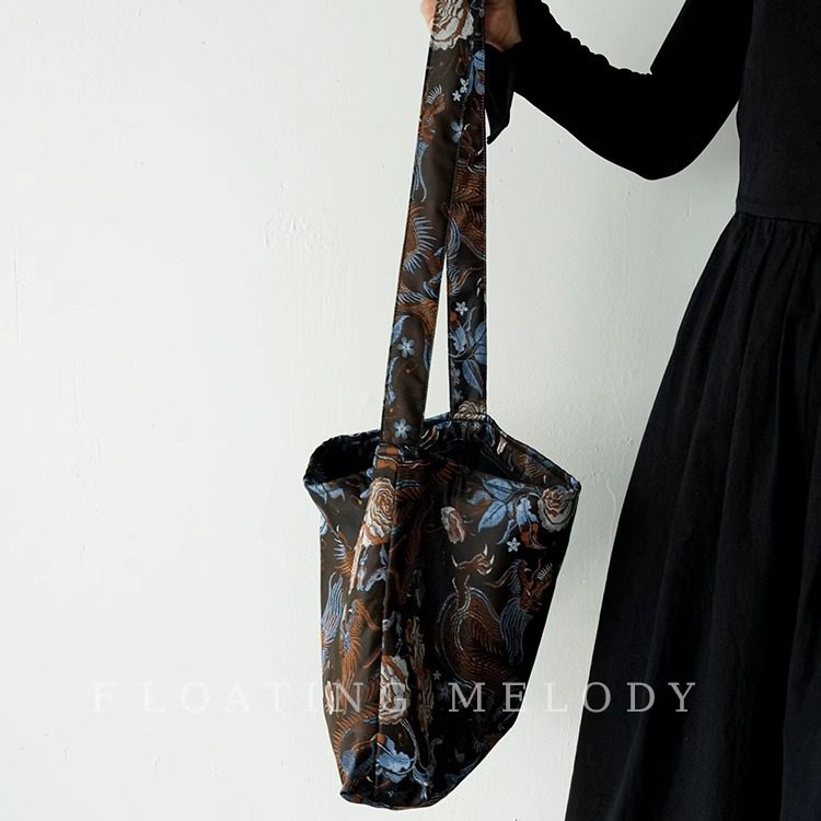 复古国风黑咖龙纹花大容量斜挎包FloatingMelody原创1314寸笔记本,淘宝优惠券,粉丝福利购,淘宝优惠卷