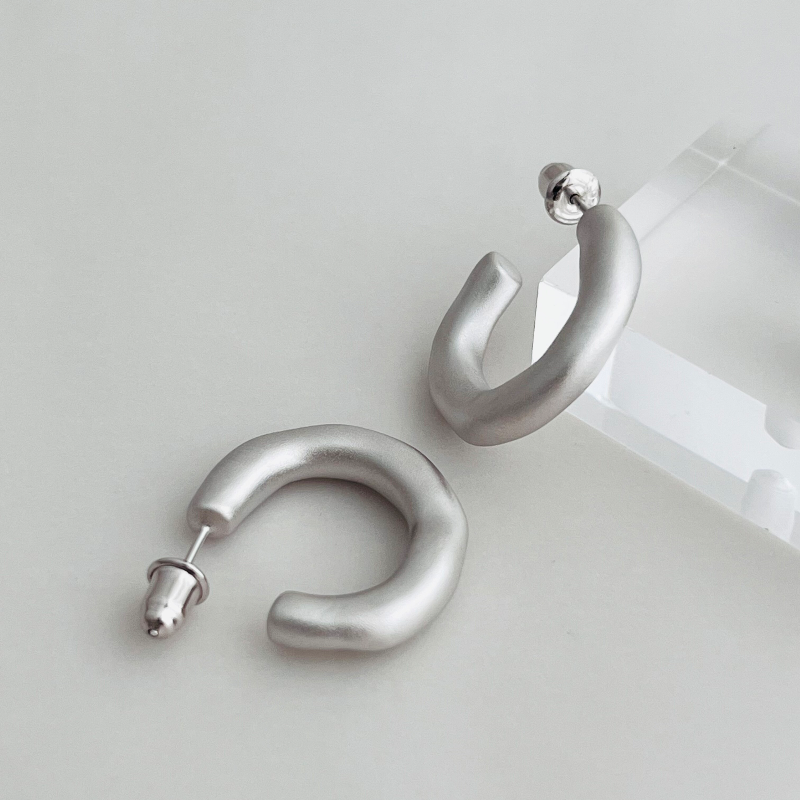 WZ&SILVER设计师款通体S925银镀铑拉丝面C形耳钉高级简约百搭,淘宝优惠券,粉丝福利购,淘宝优惠卷