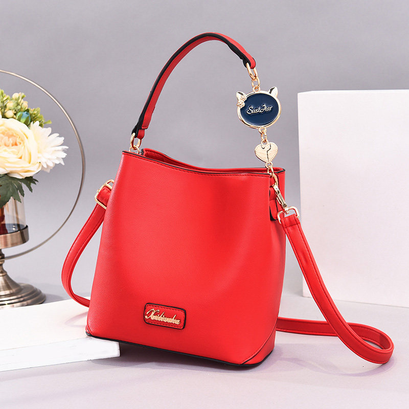 春季新款水桶包包2020简约软女包 千维拉女士包袋