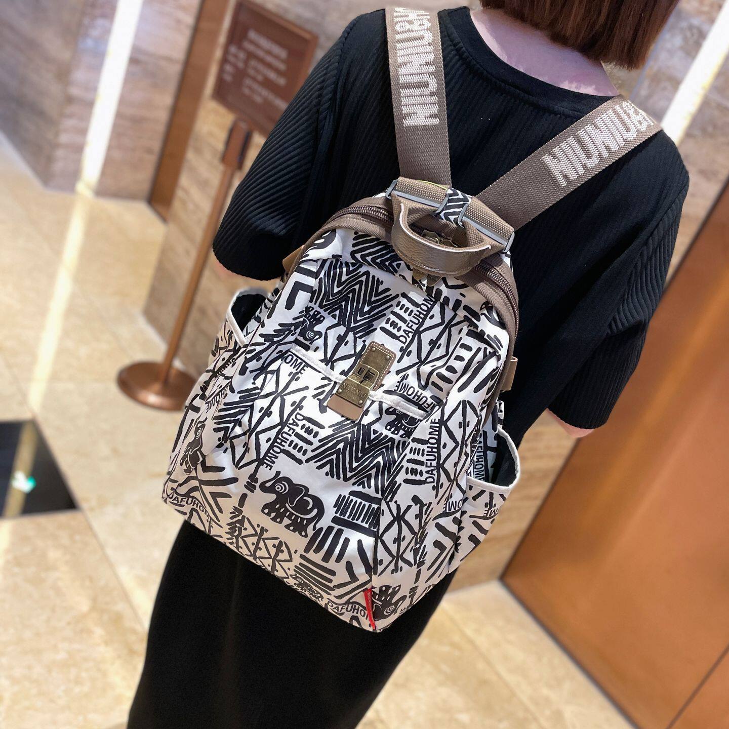 洋气大容量旅行双肩包女2025新款轻便高颜值时尚女士背包外出旅游,淘宝优惠券,粉丝福利购,淘宝优惠卷