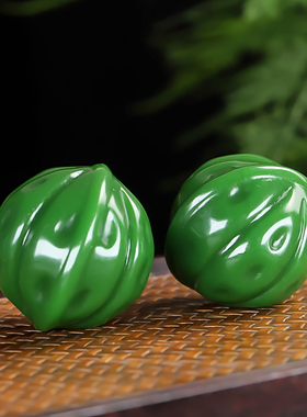 和田玉碧玉核桃手把件实心手球