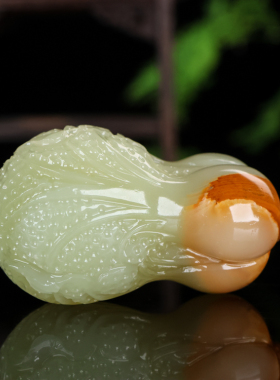 天然和田玉籽料白菜手把件