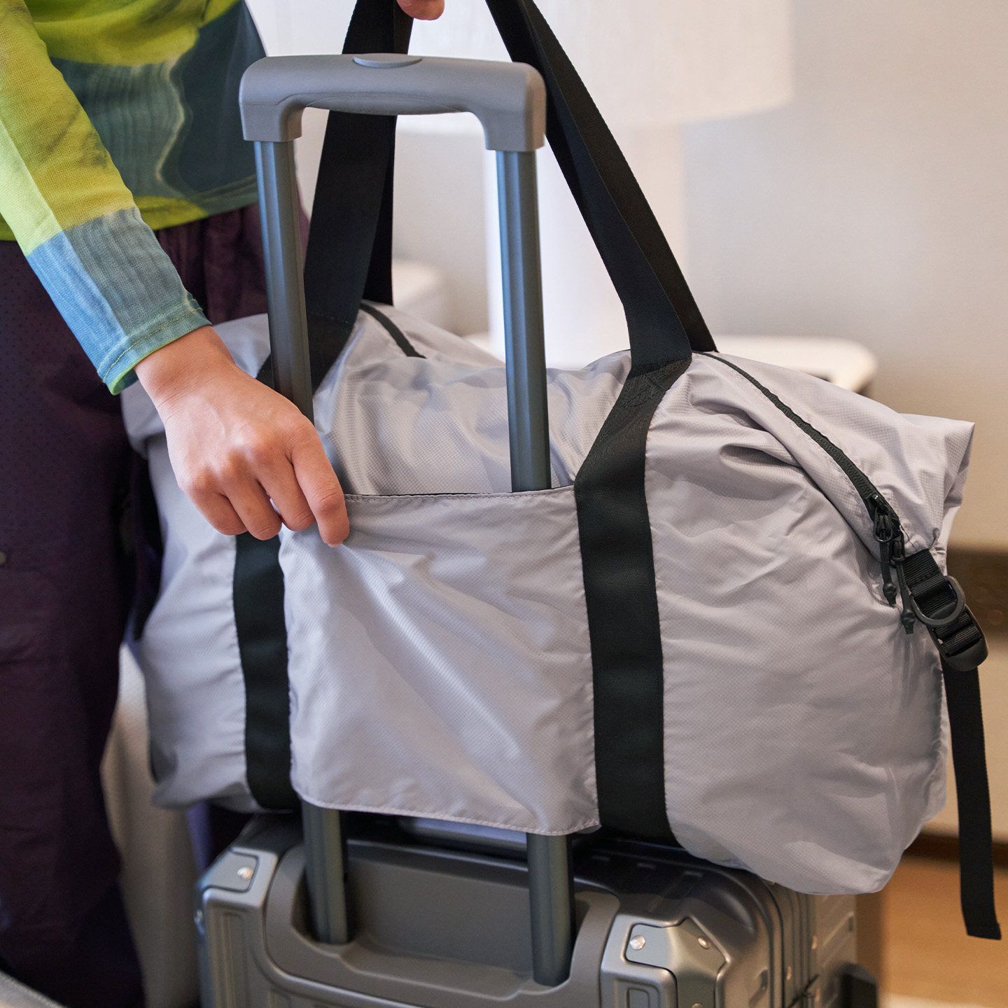 2025新款时尚轻便行李袋旅行包手提大容量女折叠旅行袋可套拉杠箱,淘宝优惠券,粉丝福利购,淘宝优惠卷