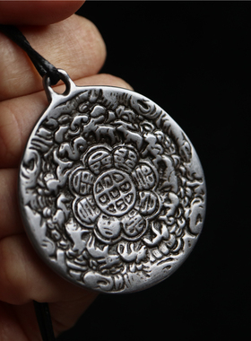 西藏精手工头模猪鼻九宫八卦牌吊坠藏式寒铁雕九宫佛咒牌腰挂坠