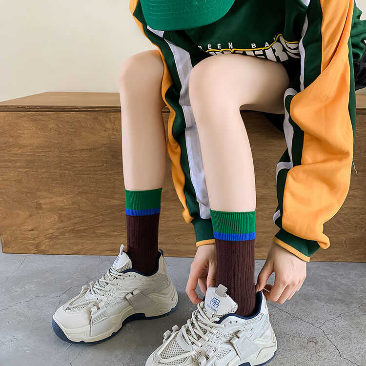 飞凡棉品 个性撞色袜子女中筒袜春秋冬季街头运动日系长筒棉袜