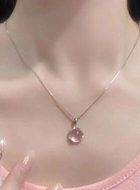 2025年新款粉玉髓水晶吊坠项链小众电镀玫瑰金轻奢闺蜜森女锁骨链