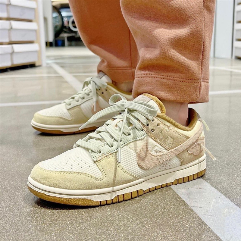 Nike Dunk Low耐克白绿粉灯芯绒女子休闲板鞋 DQ5076-121-图1