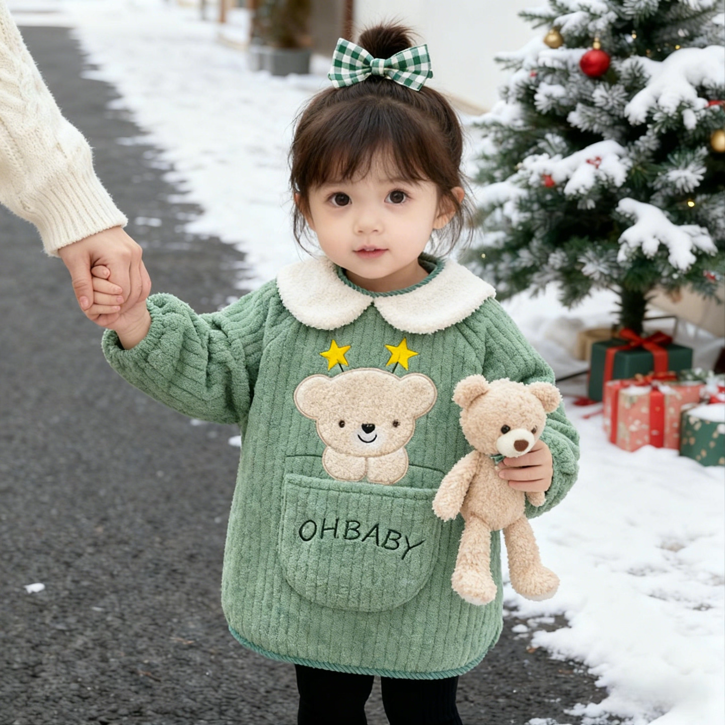 Thickened waterproof apron for baby girl with fleece cover