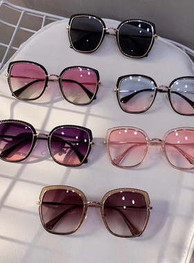 丽新折扣当季金边方形复古风墨镜