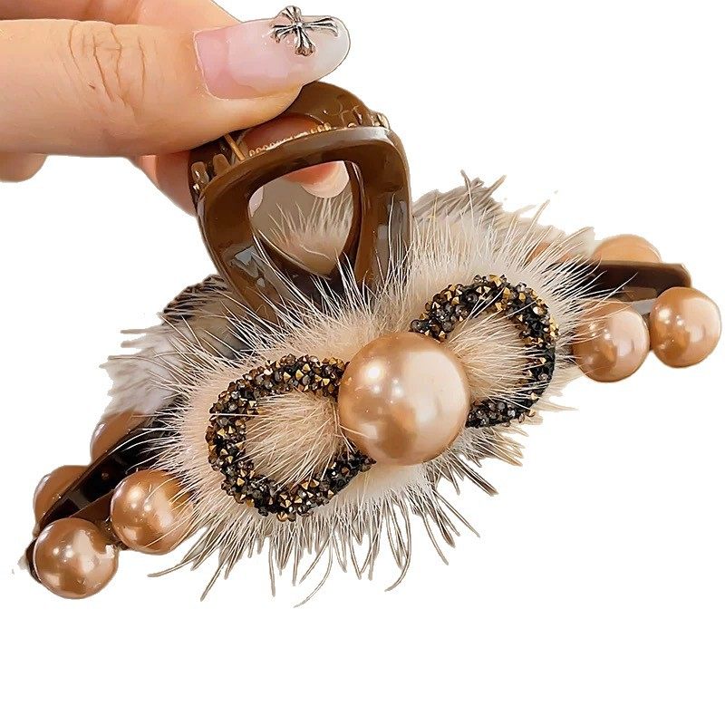 D丽新折扣 秋冬毛绒抓夹女感珠珠发夹后脑勺复古气质鲨鱼夹头饰,淘宝优惠券,粉丝福利购,淘宝优惠卷