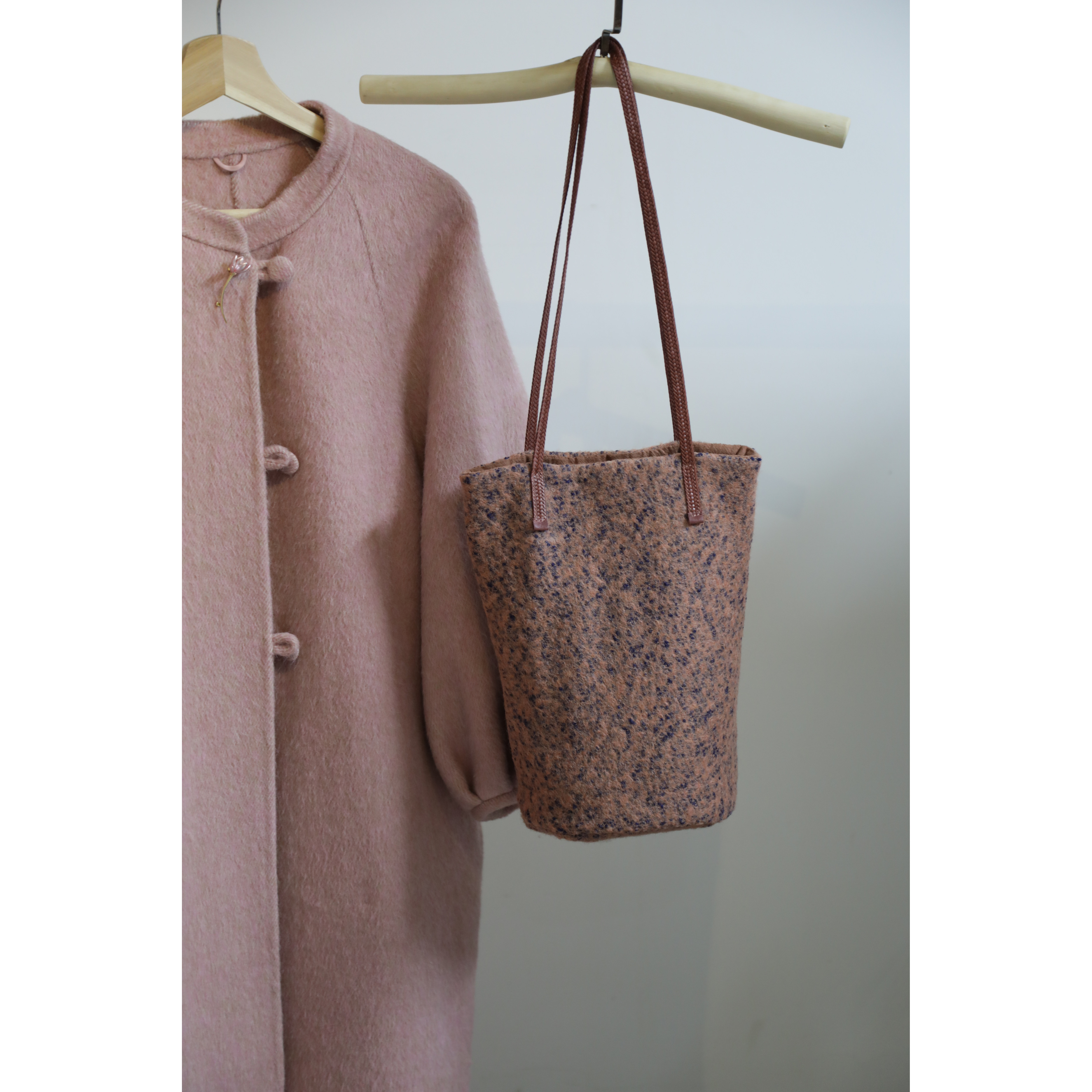 庸庸文艺毛呢布包女新品复古腋下水桶包单肩通勤日系小众手提包包,淘宝优惠券,粉丝福利购,淘宝优惠卷