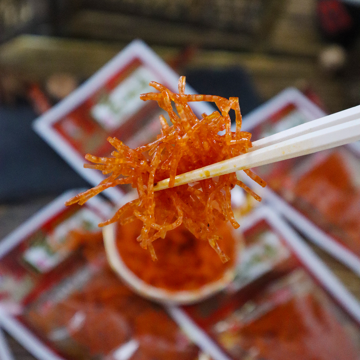 佳龙酱味丝小时怀旧校园经典小吃儿时面筋批发早餐香菇麻辣条零食