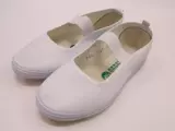 Спортивная обувь, белая униформа медсестры, детские танцующие туфли