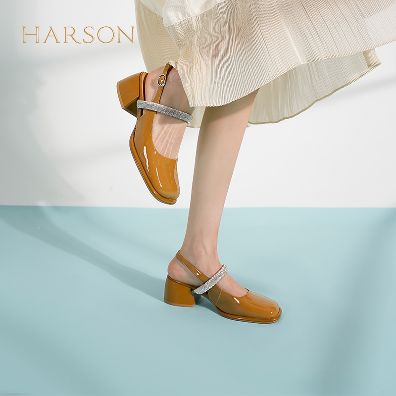哈森玛丽珍女鞋夏季新款水钻后空单鞋女士粗跟包头凉鞋HM222550