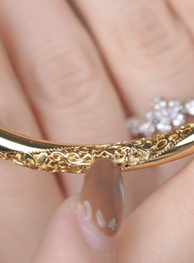 旭平【云中君】新中式国风仿黄金色镂空雕花手镯复古宫廷风手环女