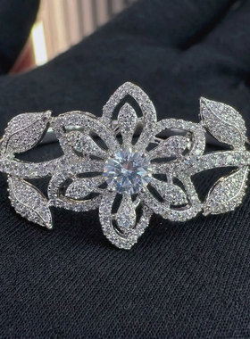 旭平中古大量感时尚清冷感气质闪烁花朵密镶重工合金手镯