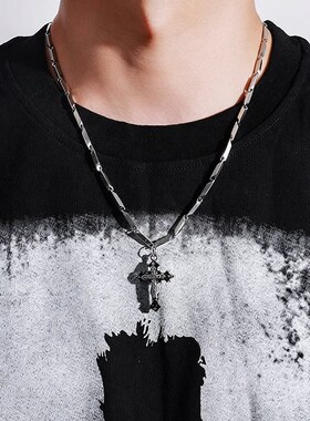 十字架项链男潮菱形瓜子链镶钻吊坠钛钢嘻哈欧美百搭配饰个性饰品