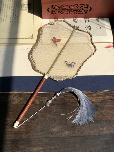 Редкий вентилятор в заземленной нити Древняя ветряная вышива