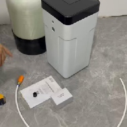 白色软水机小盐箱25升