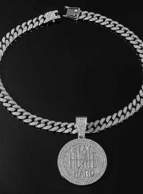 新款嘻哈风格圆牌军牌字母大吊坠网红说唱霸气奢华满钻古巴项链潮