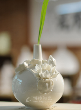 工艺花卉素雅风送礼摆件德化白瓷