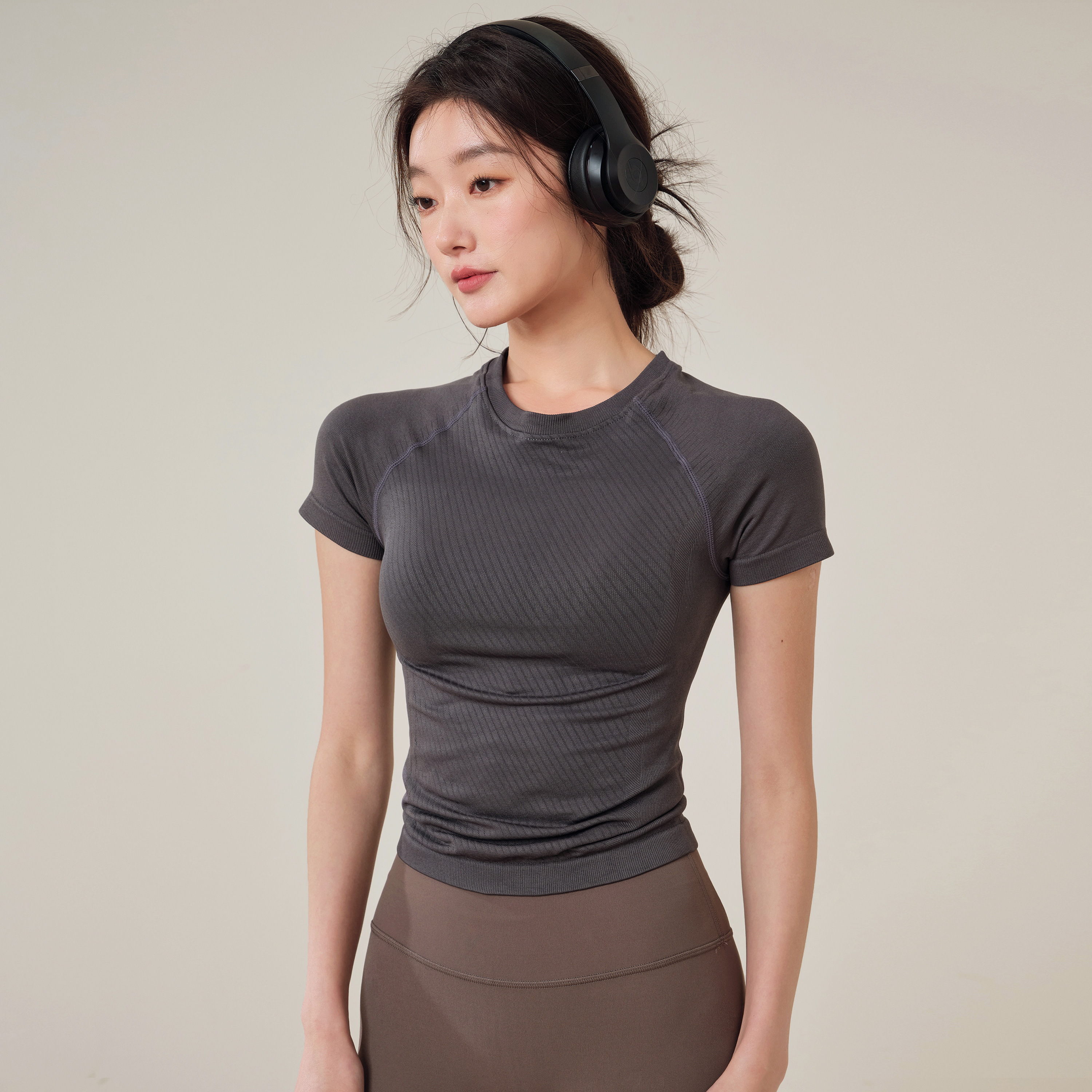 健身女孩紧身显瘦瑜伽服短袖圆领透气跑步运动t恤弹力普拉提上衣 - 图1
