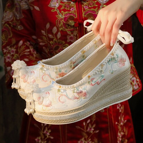 坡跟厚底汉服女鞋成人增高新中式古风绣花鞋古装国风旗袍布鞋 - 图0