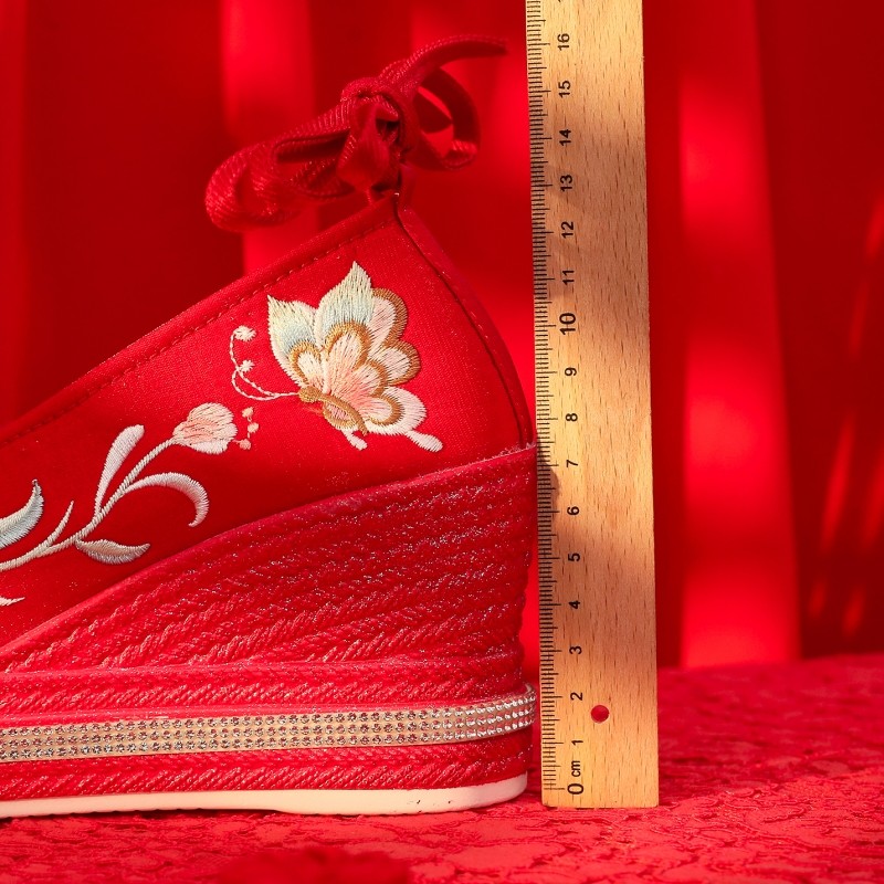 中式秀禾婚鞋女冬季厚底结婚增高汉服鞋子坡跟红色绣花鞋古风布鞋,淘宝优惠券,粉丝福利购,淘宝优惠卷