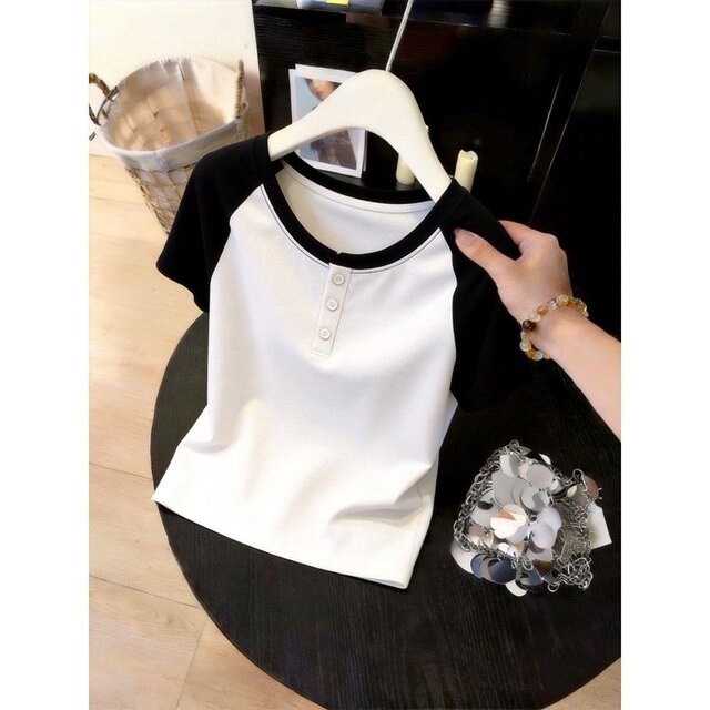 ເສື້ອທີເຊີດແຂນສັ້ນ raglan sleeve sleeve Korean style contrasting color for women 2026 summer new style slim fit button chic simple top