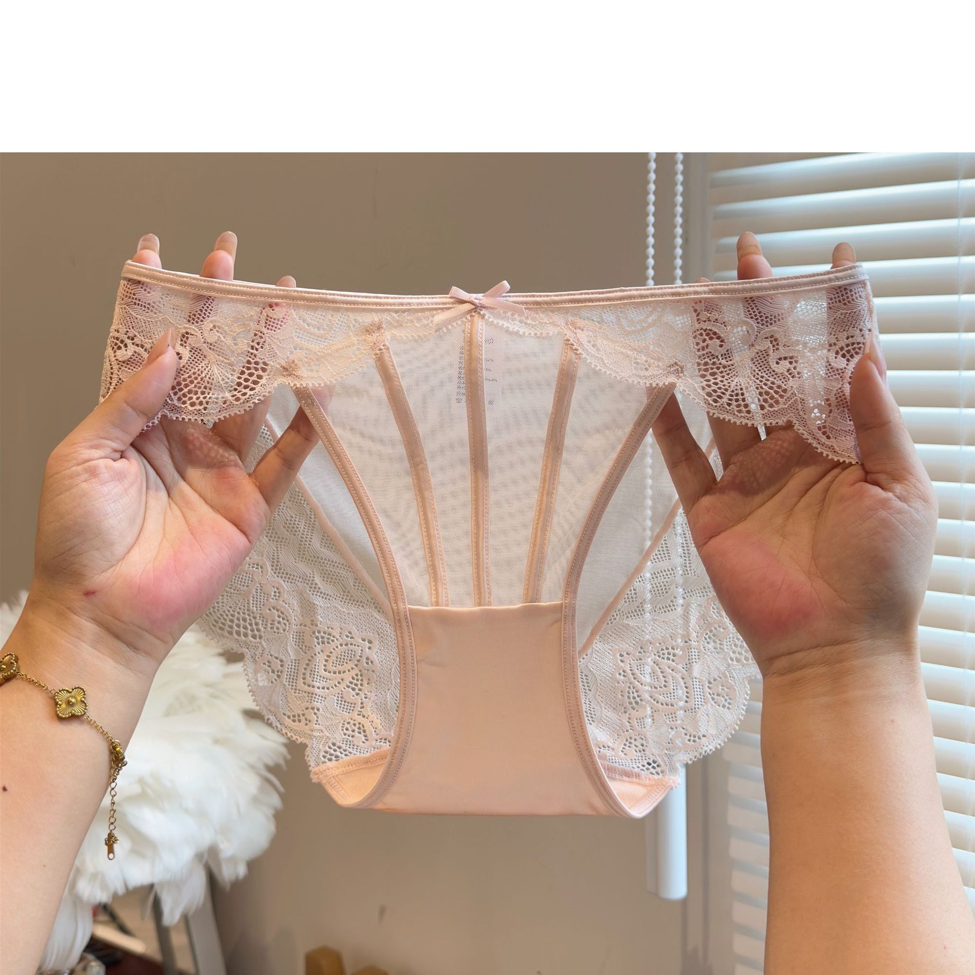 紫色新品2026早秋高端内裤女人火辣性感蕾丝时尚交叉黑色弹力镂空,淘宝优惠券,粉丝福利购,淘宝优惠卷