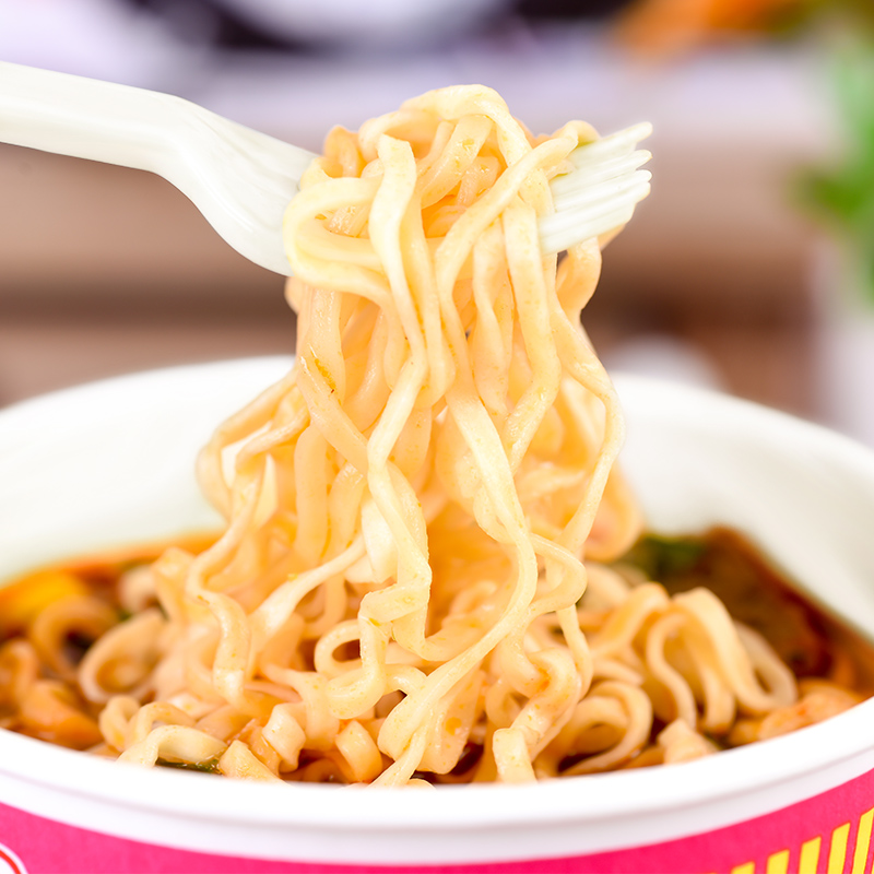 NISSIN/日清方便面合味道麻辣牛肉风味代餐零食夜宵泡面900g×1箱 - 图2