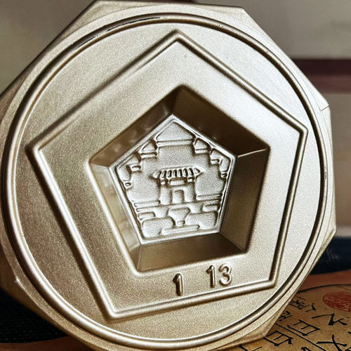 五粮液股份浓香型白酒五粮坊金色经典52度500ml*2瓶礼盒装宴请酒 - 图2