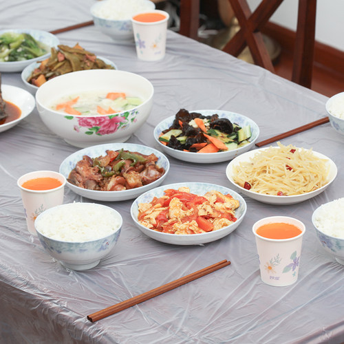 妙洁一次性桌布加厚家用圆桌方桌子免洗防油防水中号10张餐桌布 - 图3
