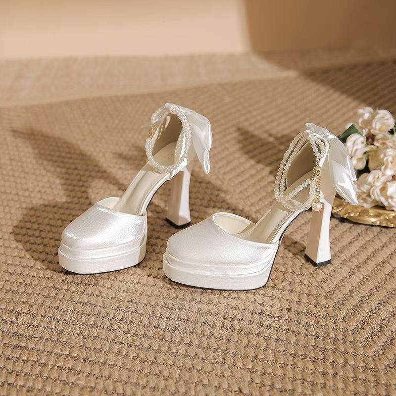 仙女粗跟绸缎婚鞋新娘鞋一字带复古大码单鞋法式珍珠防水台高跟鞋,淘宝优惠券,粉丝福利购,淘宝优惠卷