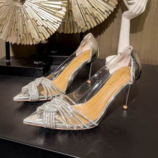 Good-looking and sexy sparkling rhinestone pointed toe transparent high-heeled shoes one-line sandals new outer wear design stiletto sandals
