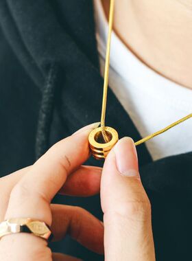 北欧情侣项链时尚简约锁骨链颈链潮男女钛钢圆环吊坠优雅项链百搭