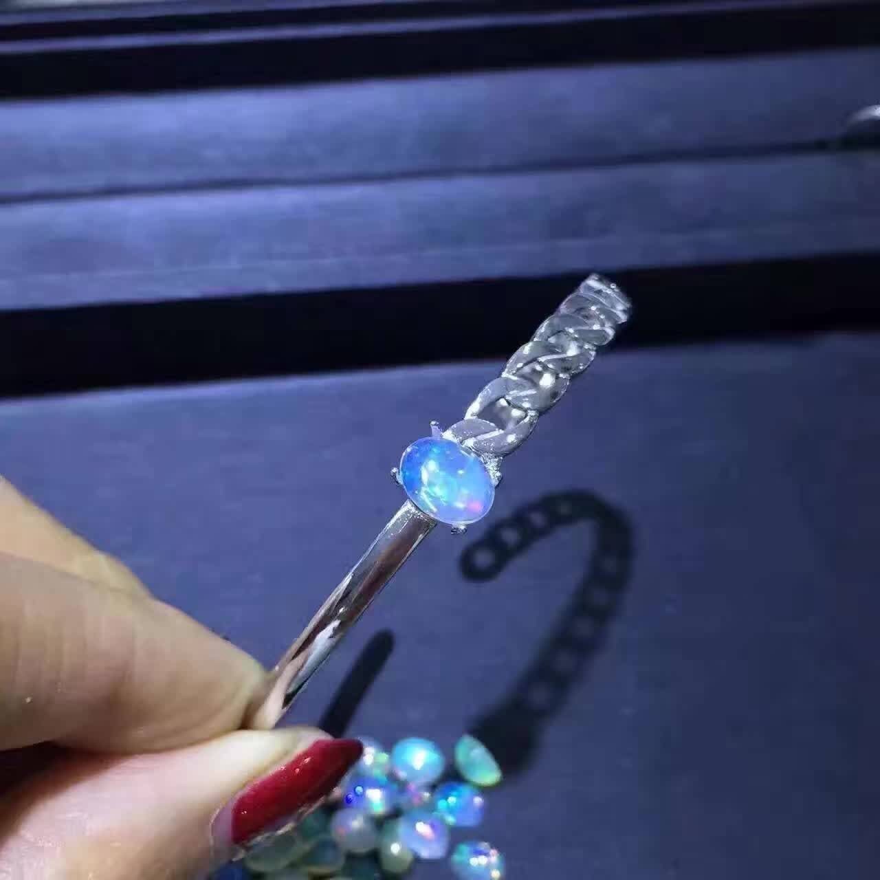 925玫瑰金镶嵌欧泊裸石活彩主手镯 凰丽尔手链